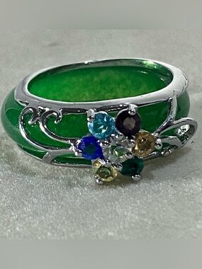 Green Jadeite Style Ring Sz 5.5 Silver Tone Floral Rhinestone Cluster Band Glow